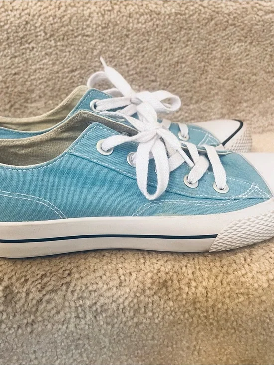 Airwalk Light Blue Low-Top Canvas Sneakers - Picture 7 of 9